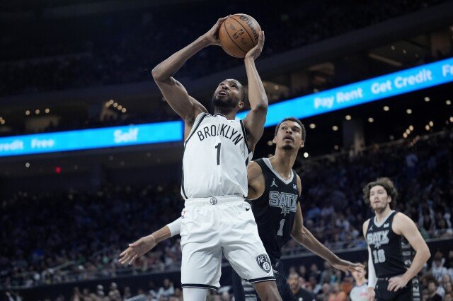 Les Knicks vont acquérir Mikal Bridges dans un échange avec les Brooklyn Nets, selon des sources de l'AP